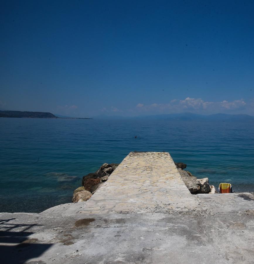 Alissachni Luxury Apartments Derveni Exterior photo