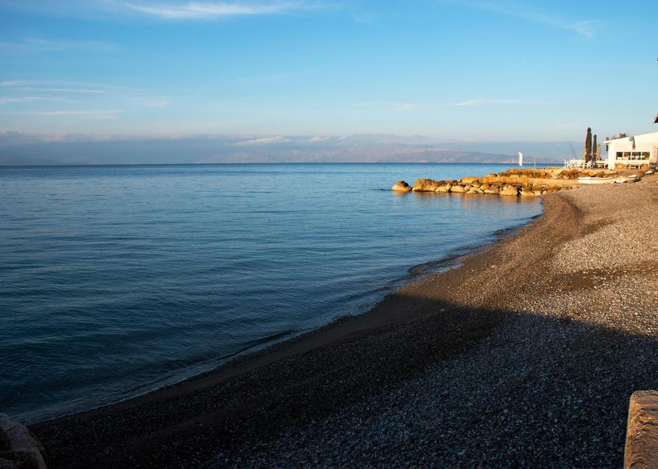 Alissachni Luxury Apartments Derveni Exterior photo